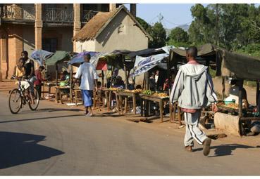 Iconographie - Marché couvert de brousse