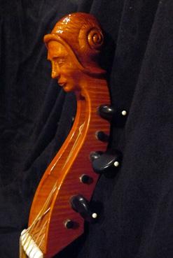 Iconographie - Grande basse de viole anglaise, le chevillier, par le luthier Jean-Paul Boury