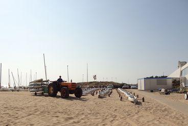 Iconographie - Rangement des planches  de surf à la base nautique