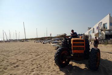 Iconographie - Rangement des planches  de surf à la base nautique