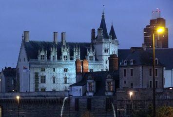 Iconographie - Château des Ducs en soirée