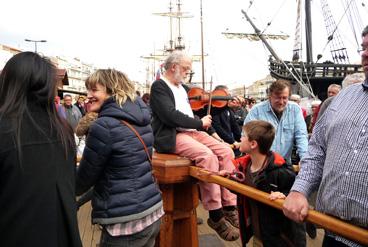 Iconographie - Chant à virer au cabestan sur l'Hermione