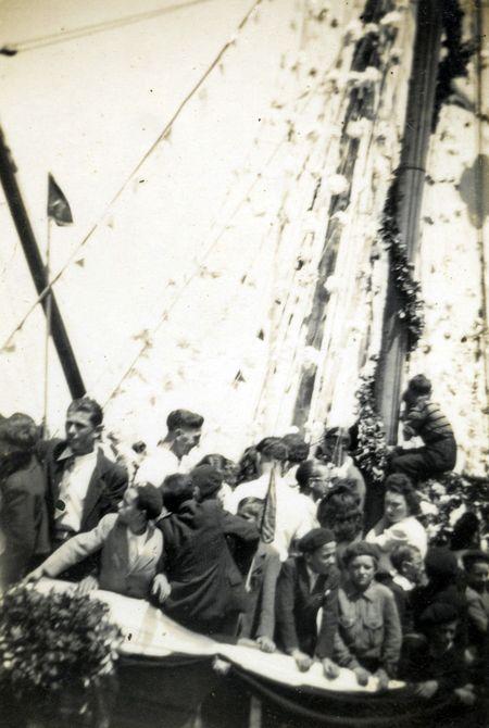 Iconographie - Fête de la mer - Familles à bord