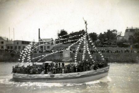 Iconographie - Fête de la mer - Familles à bord