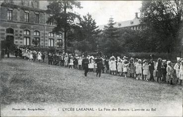 Iconographie - Lycée Lakanal - Le fête des enfants - L'arrivée au bal