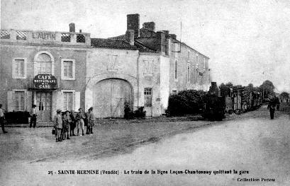 Iconographie - Le train de la ligne Luçon-Chantonnay quittant la gare