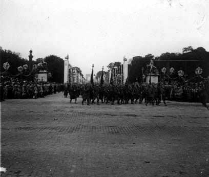 Iconographie - Défilé militaire à Paris