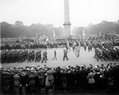 Iconographie - Défilé militaire : Américains à la Place de la Concorde