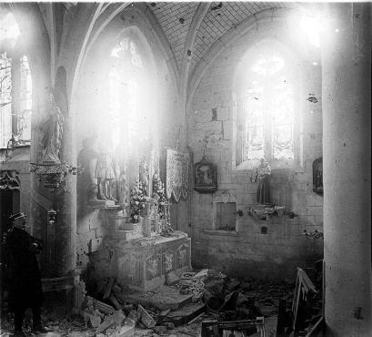 Iconographie - Intérieur d'une église devastée