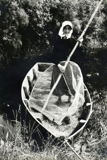 Iconographie - Delphine Braud avec une treille dans son nioleau
