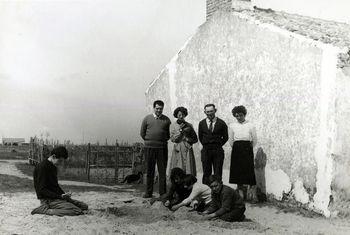 Iconographie - Enfants jouant dans le sable