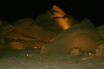 Iconographie - Sculpture de sable de Laurent Dagron de nuit