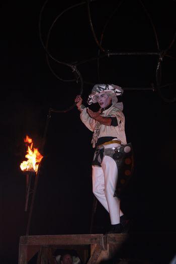 Iconographie - Spectacle accrobatique nocturne sur la plage