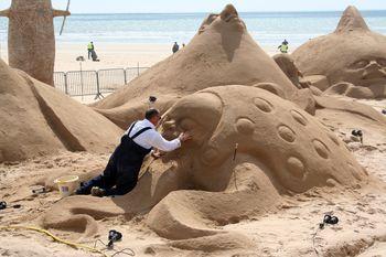 Iconographie - Sculpture de sable de Laurent Dagron de nuit