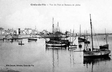 Iconographie - Vue du port et bateaux de pêche