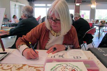 Iconographie - Salon du livre - Une enlumineuse