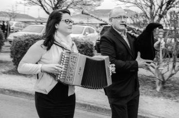 Iconographie - Musiciens animant le cortège d'un mariage