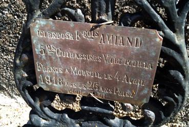 Iconographie - Plaque de la tombe d'Amiand François