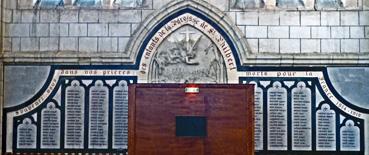 Iconographie - Bas-relief entrée sud de l'église - Tryptique des tables mémoriales