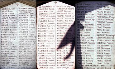 Iconographie - Plaques à l'église - Liste des morts pour la France