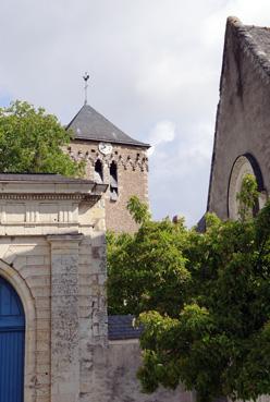 Iconographie - Entrée de l'abbaye et le clocher de l'église de l'abbaye