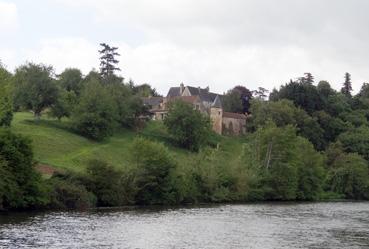 Iconographie - Château en bord de la Sarthe