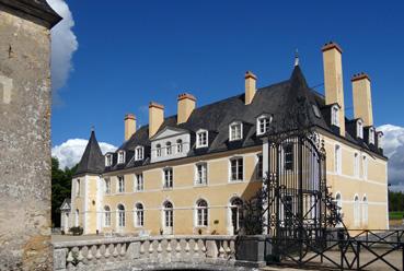 Iconographie - Château Dobert - La façade côté cour