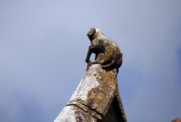 Iconographie - Animal en pierre au pignon du manoir de la Cour