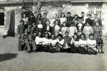 Iconographie - Fête à l'école publique