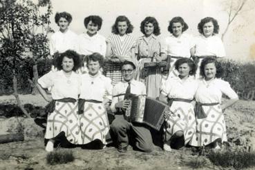 Iconographie - Fête à l'école publique