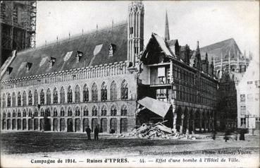 Iconographie - Ruines d'Ypres - Effet d'une bombe à l'hôtel de Ville