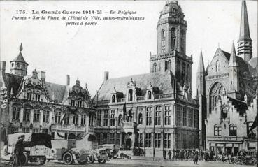 Iconographie - Furnes - Sur la place de l'Hôtel de Ville, automitrailleuses prêtes à partir