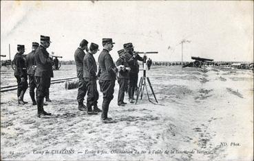 Iconographie - Camp de Chalons - Ecole à feu, observation du tir à l'aide de la lunette de batterie