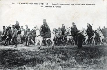 Iconographie - Goumiers ramenant des prisonniers allemands de Dixmude à Furnes