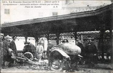 Iconographie - Automobile militaire détruite par un obus