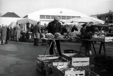 Iconographie - Marché aux légume place Jean Yole