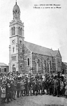 Iconographie - L'église à la sortie de la messe