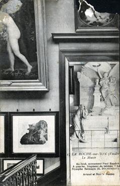 Iconographie - Le musée - Au fond, monument Paul Baudry