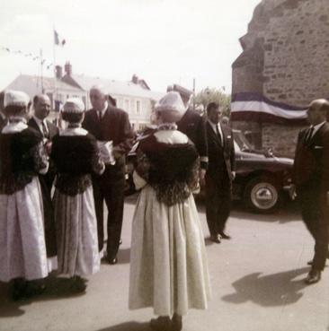 Iconographie - Les reines lors de la visite du général de Gaulle