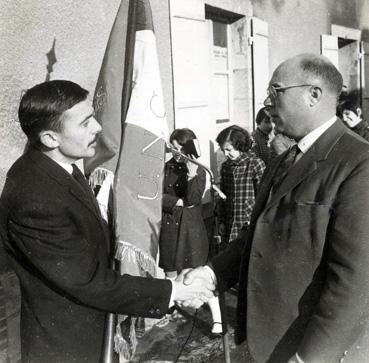 Iconographie - Remise du drapeau U.N.C. -A.F.N.