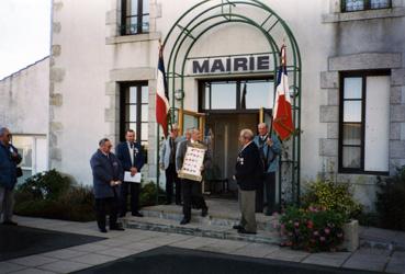 Iconographie - Remise du drapeau 14-18 et du diptyque