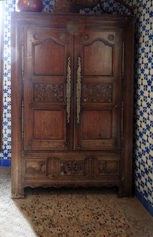 Iconographie - Château de Kériolet - Armoire deux portes bretonne