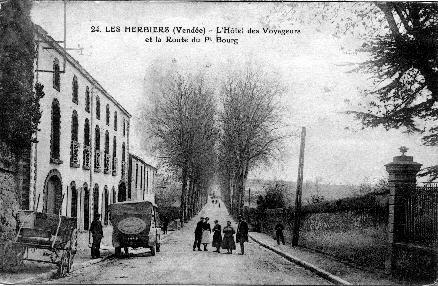 Iconographie - L'Hôtel des Voyageurs et la Route du Bourg