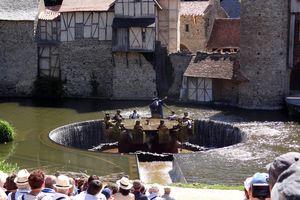 Iconographie - Le Grand Parc du Puy du Fou - Spectacle au village médiéval