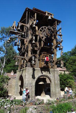 Iconographie - Le Grand Parc du Puy du Fou - Le carillon au village XVIIIe