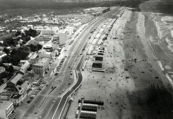 Iconographie - L'esplanade à la hauteur de la rue de la Plage