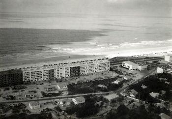 Iconographie - Vue de l'arrière des immeubles Minélian sur l'esplanade de la Mer