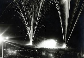 Iconographie - Feu d'artifice tiré sur la plage