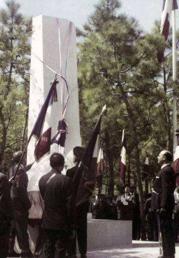 Iconographie - Inauguration du Monument du souvenir, sculpté par Robert Lange