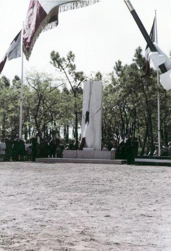 Iconographie - Inauguration du Monument du souvenir, sculpté par Robert Lange